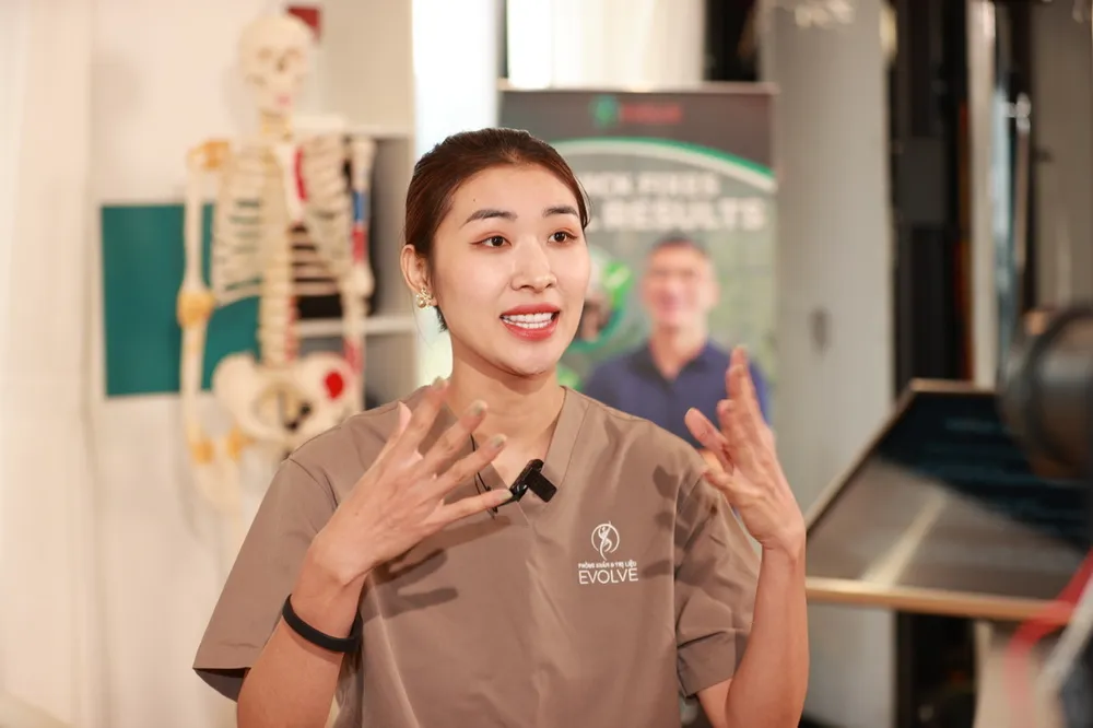 Hoa hau Tuong Vy 2.jpg