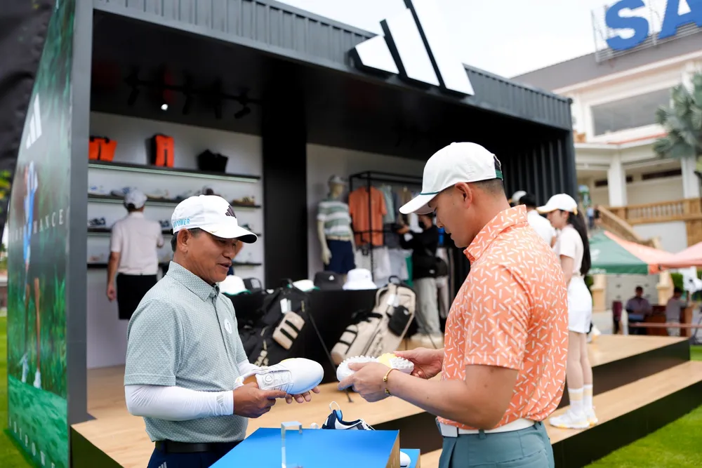 Trải nghiệm hiệu suất toàn diện với giày golf Adipower 26 và quần short Ultimate365+