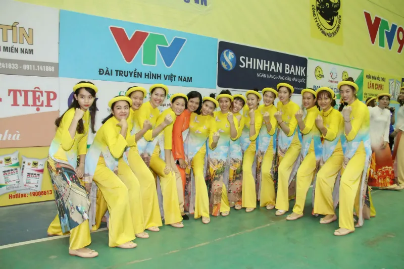 Cac co gai VTV BDLA 2.jpg