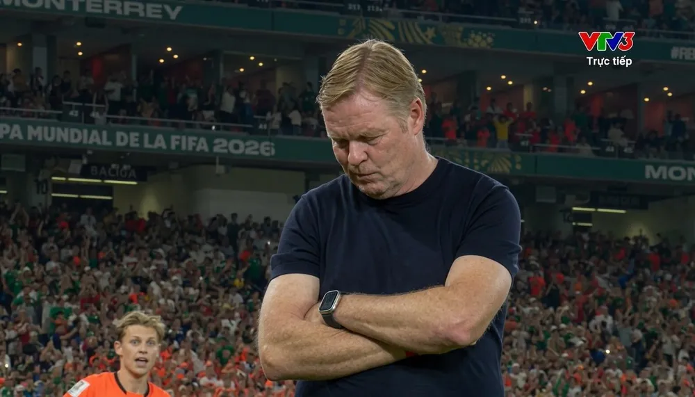 HLV Ronald Koeman thất vọng sau khi Hà Lan bị loại.