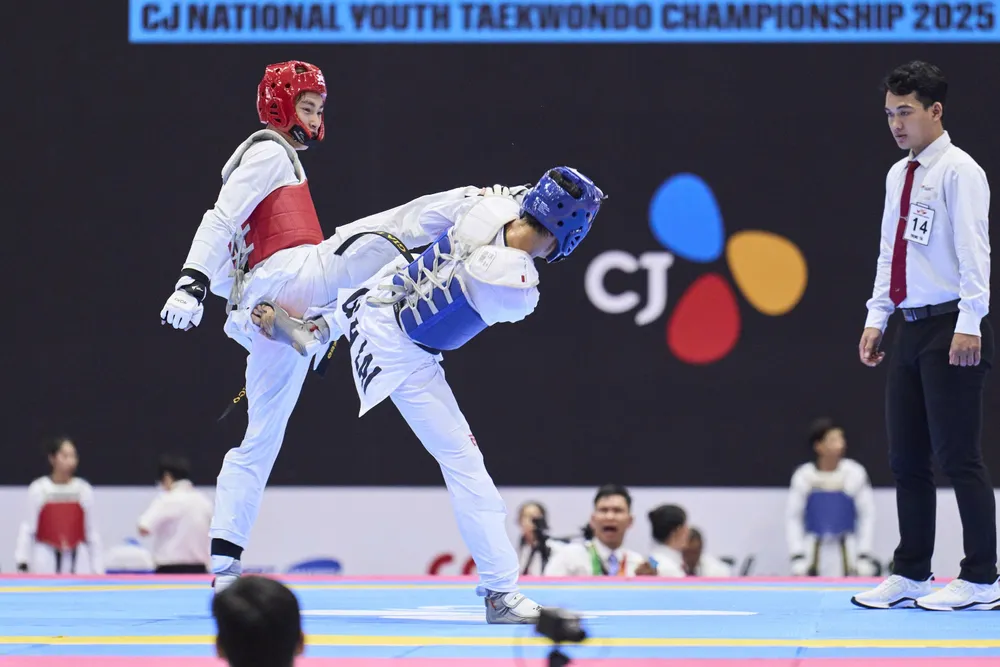 Các võ sĩ thi đấu tại giải vô địch Taekwondo các lứa tuổi trẻ quốc gia - CJ 2025. Ảnh: TKF