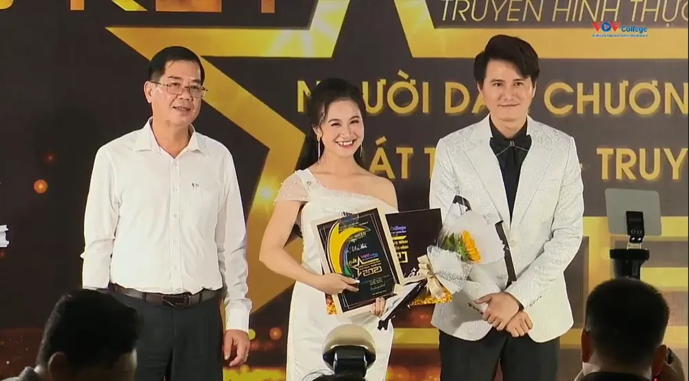 Sôi nổi chung kết người dẫn chương trình Phát thanh - Truyền hình lần II  ảnh 1