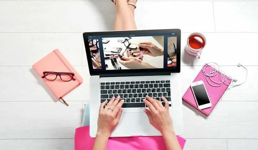 Hàng xách tay ngập chợ mạng bất chấp dịch Covid-19