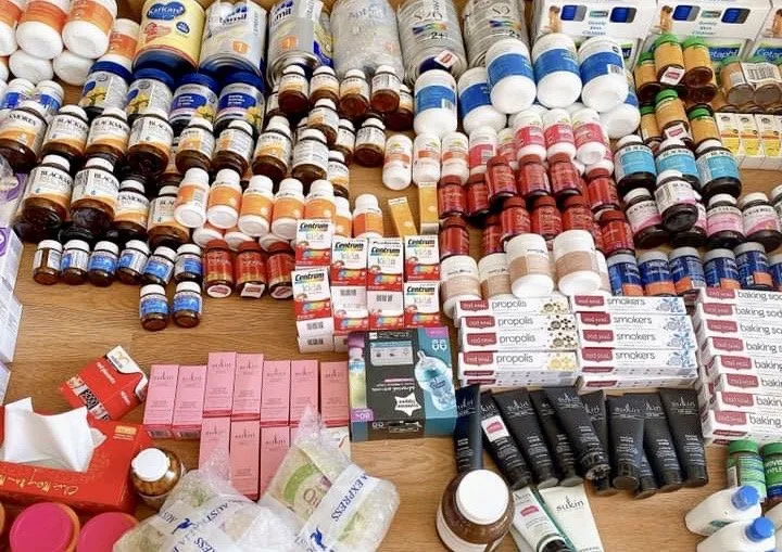 Hàng xách tay ngập chợ mạng bất chấp dịch Covid-19 ảnh 1