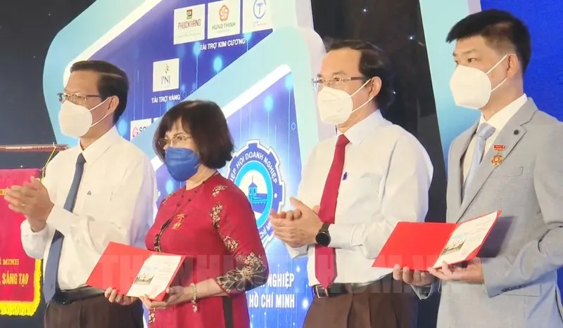 Chủ tịch UBND TPHCM Phan Văn Mãi: Trong khó khăn, chúng ta thấy bản lĩnh của doanh nhân ảnh 1