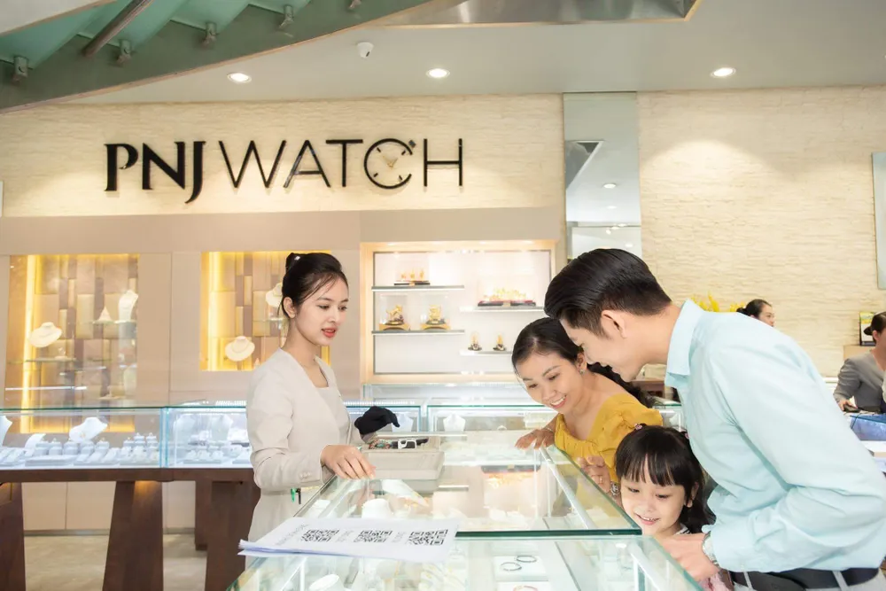 Nhộn nhịp mua sắm ngày vía Thần tài 