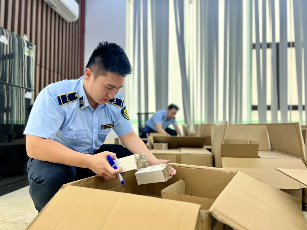 Tiktok Phan Thủy Tiên nghi bán nước hoa không rõ nguồn gốc 