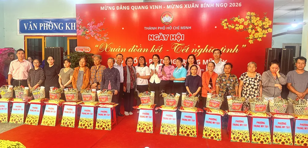 Mỗi món quà trao đi, nhiều nụ cười nhận lại