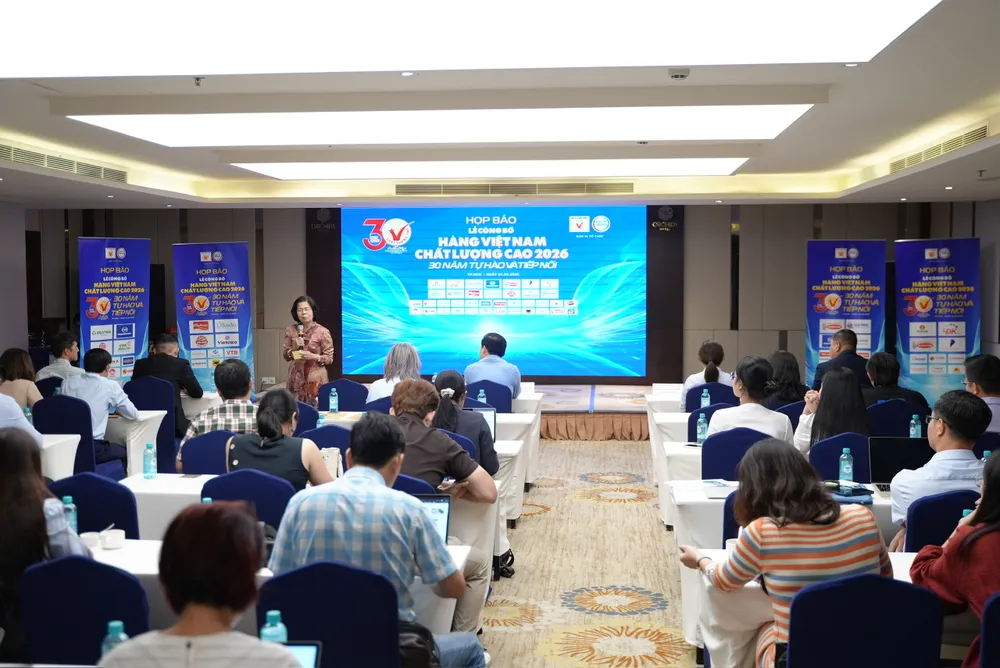 Bà Vũ Kim Hạnh, Chủ tịch Hiệp hội DN HVNCLC chia sẻ tại họp báo 