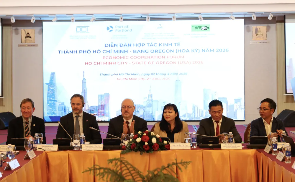 Các đại biểu tham dự Diễn đàn.d