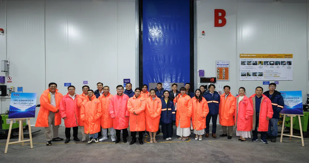Khách hàng tham quan hệ thống kho lạnh và trung tâm phân phối của ITL Logistics. 