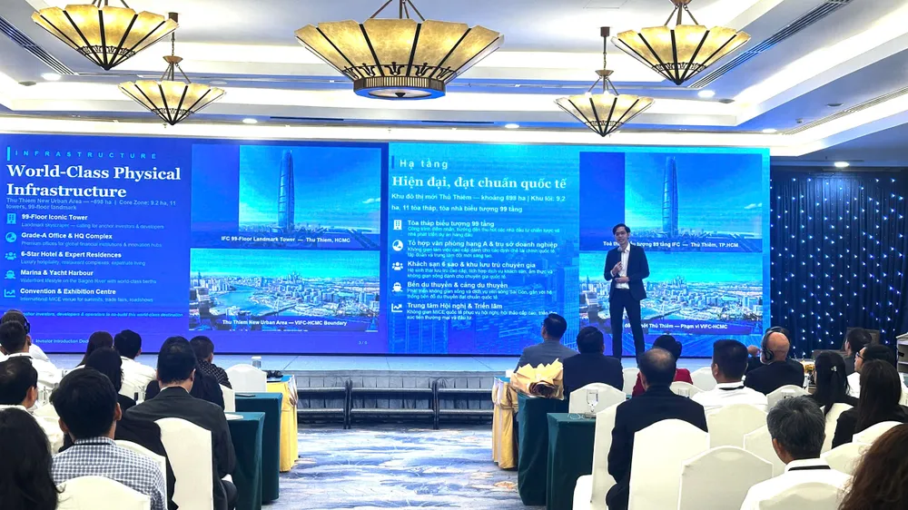 PGS.TS Nguyễn Hữu Huân, Phó Chủ tịch Cơ quan điều hành VIFC-HCMC chia sẻ tại hội nghị. 