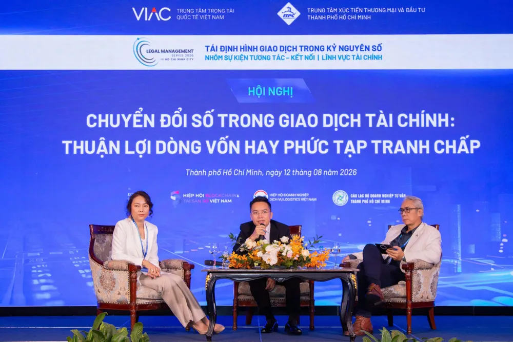 Các diễn giả tham gia phiên thảo luận thứ 2 tại hội nghị