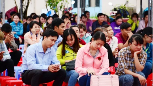 Các thí sinh tham dự kỳ thi công chức. Ảnh: camau.gov.vn