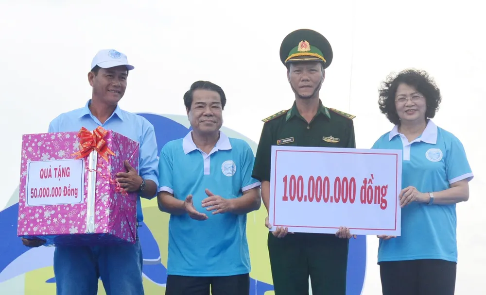  Đến năm 2050, lượng chất thải nhựa trên biển sẽ vượt cả số lượng cá ảnh 1