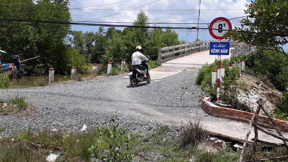 Cà Mau: Đường làm chậm chạp, huyện nói lỗi khách quan nhưng bị tỉnh “bắt giò” ảnh 1