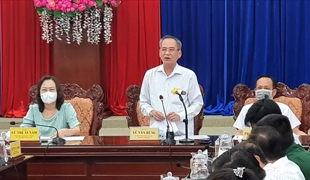 Bạc Liêu họp khẩn về trường hợp nghi dương tính với SARS-CoV-2 ảnh 1