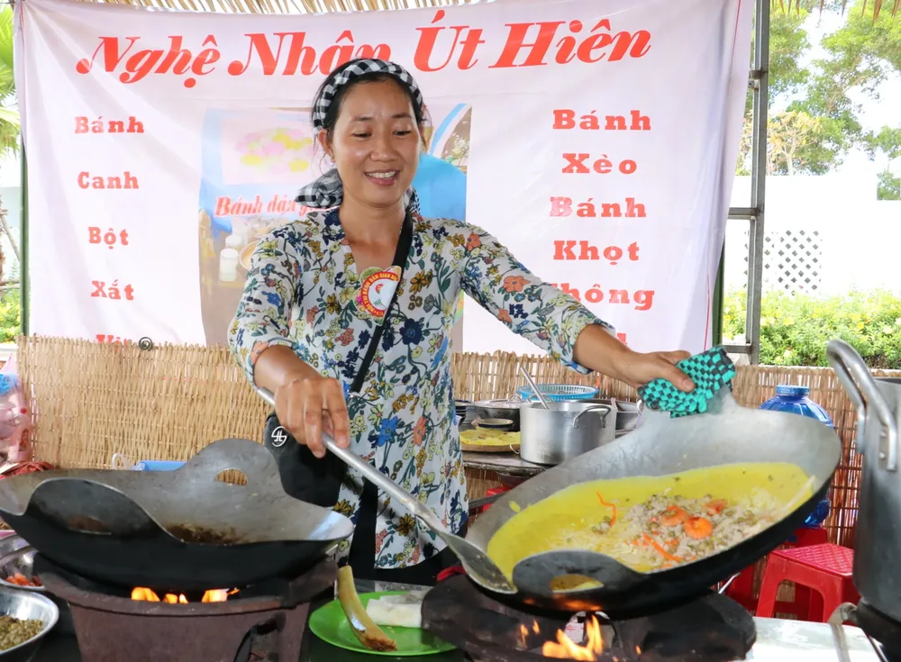 Nhiều nghệ nhân tham gia Ngày hội bánh dân gian Nam bộ ảnh 2