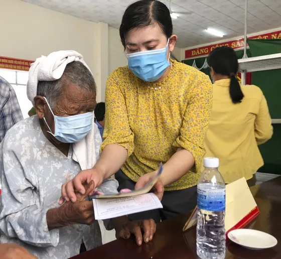 Bầu cử tại cột cờ Hà Nội ở Mũi Cà Mau - điểm cực Nam Tổ quốc  ảnh 6