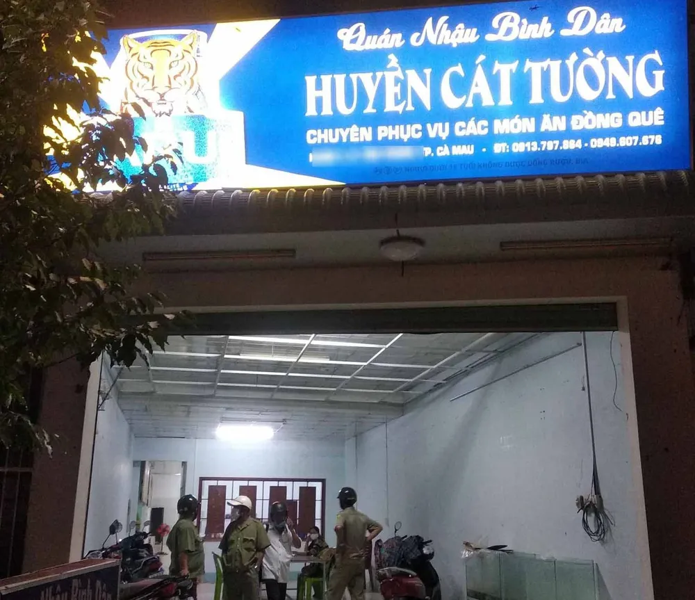 Cà Mau: Đề nghị phạt nhóm người tụ tập ăn nhậu giữa lúc dịch Covid-19 diễn biến phức tạp ảnh 1