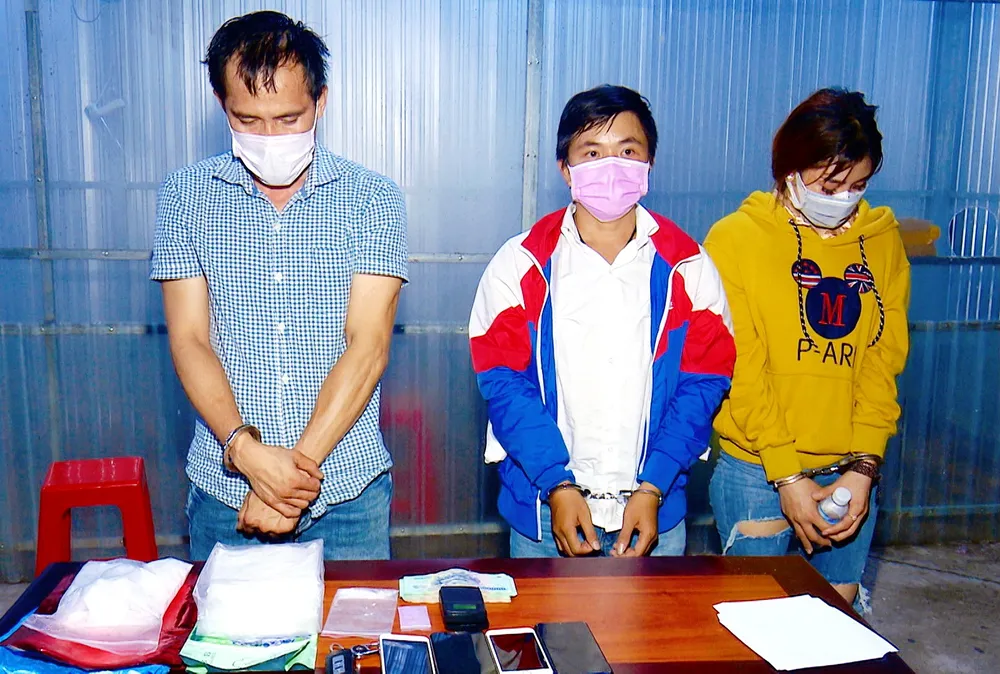 Bạc Liêu: Bắt 3 đối tượng lợi dụng xe đăng ký luồng xanh để bán ma túy ảnh 1