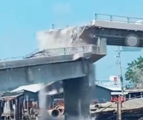 Cà Mau: Họp báo thông tin cầu Cái Đôi Vàm chưa đưa vào sử dụng đã sập ảnh 1