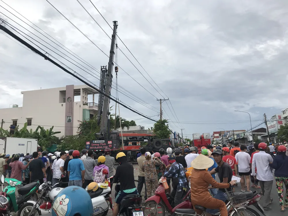 Xe khách Phương Trang mất lái tông vào quán cà phê làm 1 người tử vong, 4 người bị thương ảnh 2