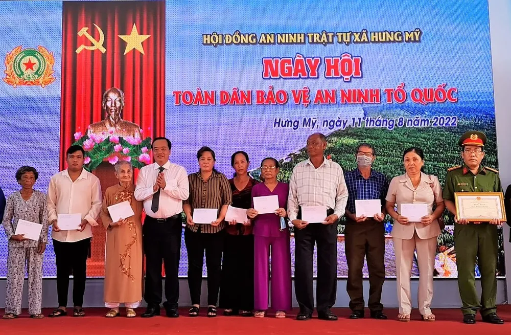 Bộ trưởng Bộ Công an Tô Lâm dự Ngày hội Toàn dân bảo vệ an ninh Tổ quốc tại Cà Mau ảnh 3