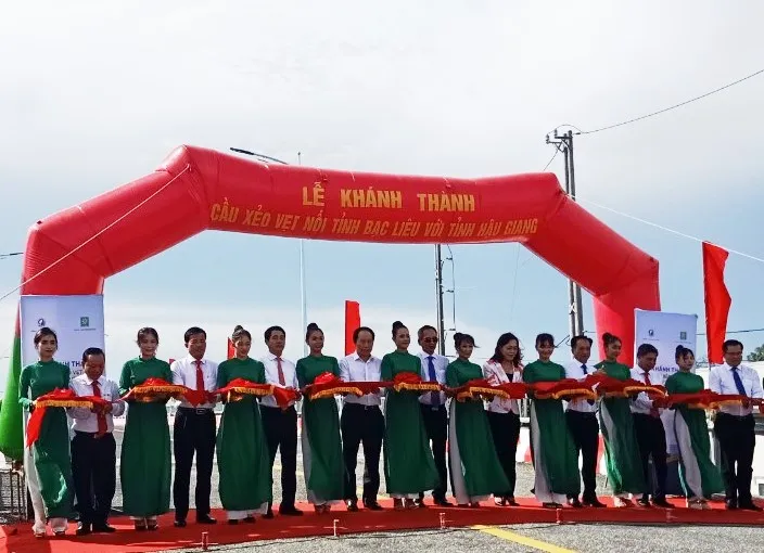  Khánh thành cầu Xẻo Vẹt nối hai tỉnh Bạc Liêu và Hậu Giang ảnh 1