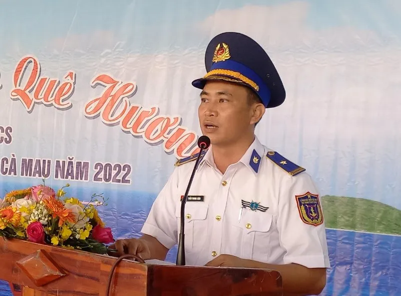 Trao quà và xe đạp cho học sinh khó khăn tại Cà Mau ảnh 1