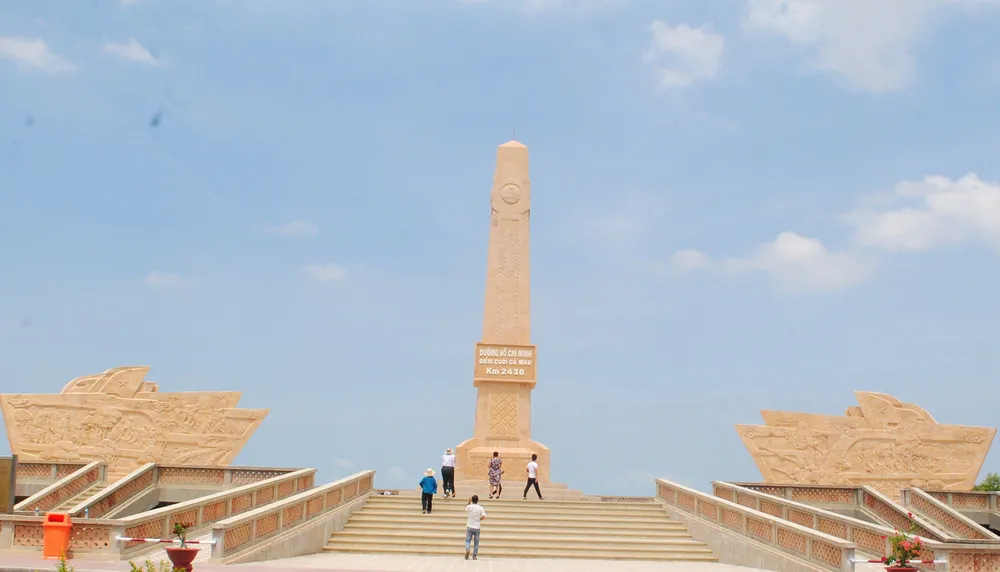 Mốc điểm cuối đường Hồ Chí Minh tại Đất Mũi (xã Đất Mũi, huyện Ngọc Hiển, tỉnh Cà Mau)