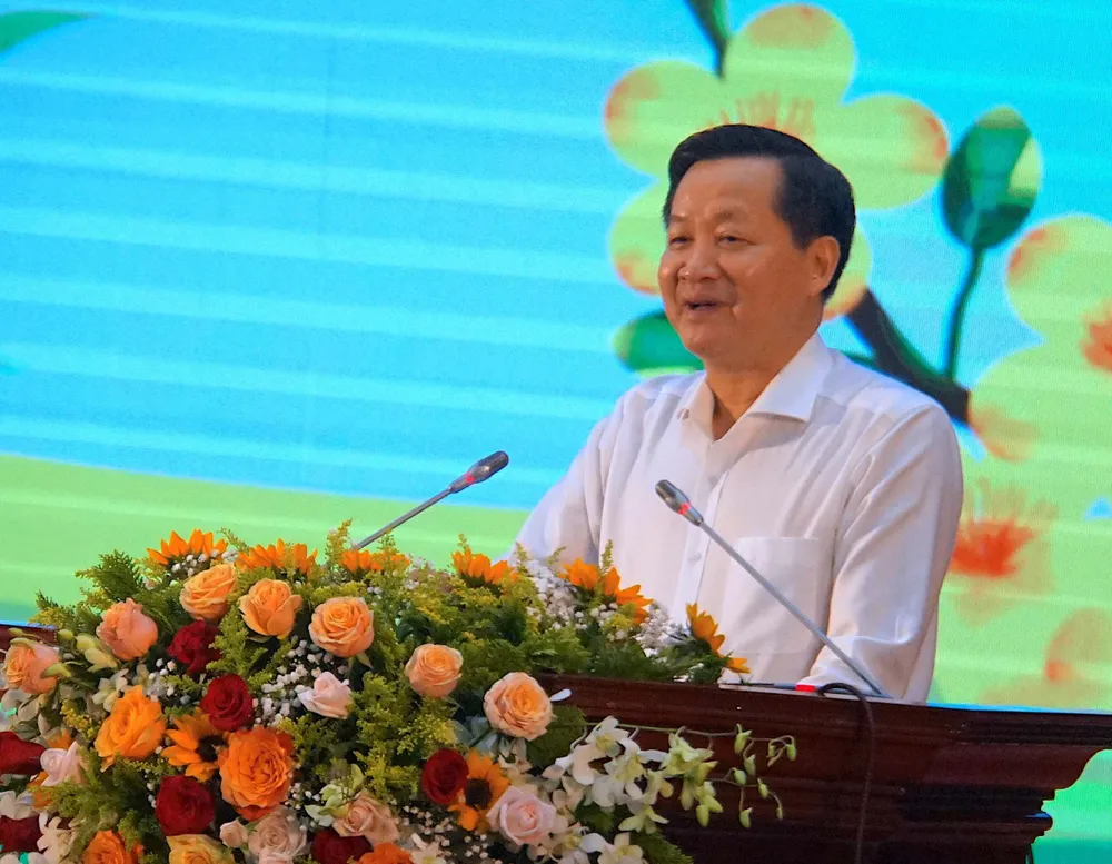 Phó Thủ tướng Lê Minh Khái phát biểu tại chương trình trao quà