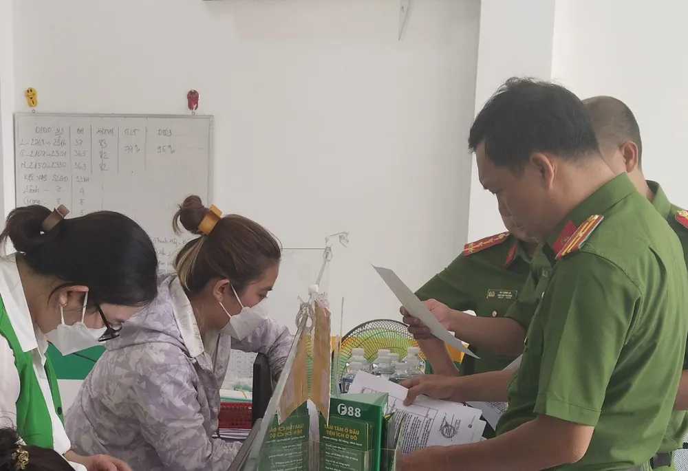 Công an tỉnh Bạc Liêu đồng loạt kiểm tra hành chính các điểm giao dịch của Công ty F88 trên địa bàn