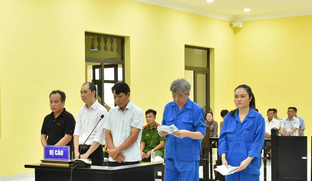 Cac bi cao tai toa sotham cm.jpg