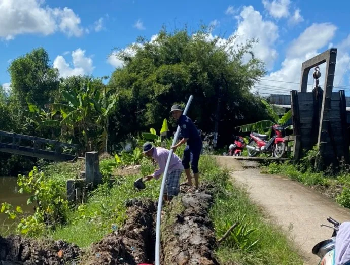 Thi cong mo rong tuyen ong cap nuoc 2.jpg