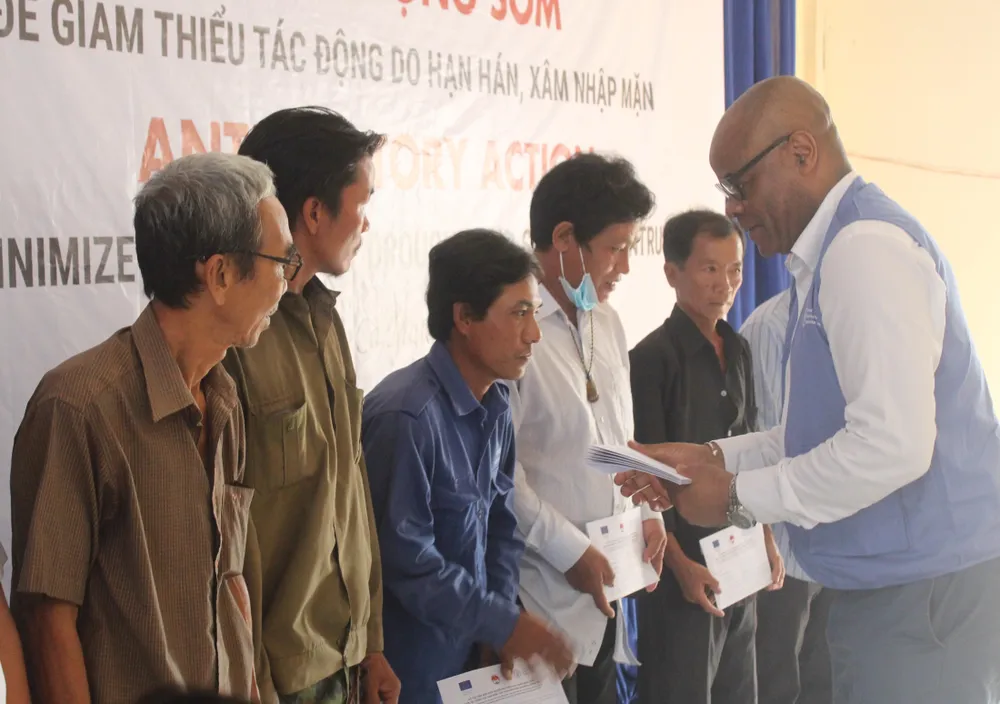 Trao tien han man 1.jpg