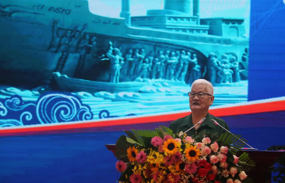 Nhan chung lich su.jpg