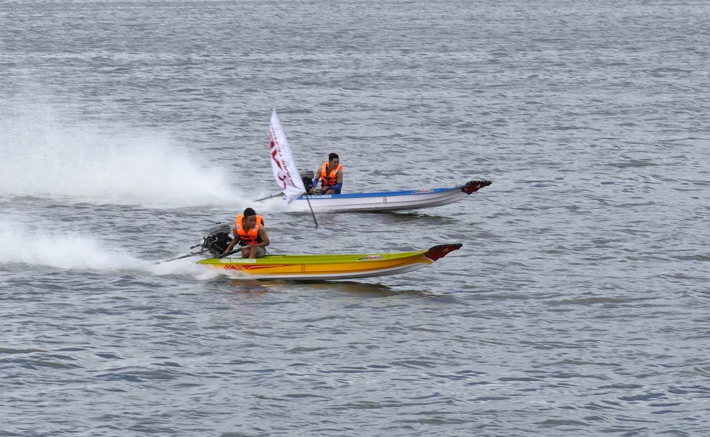 Ngay hoi dua vo lai 1.jpg