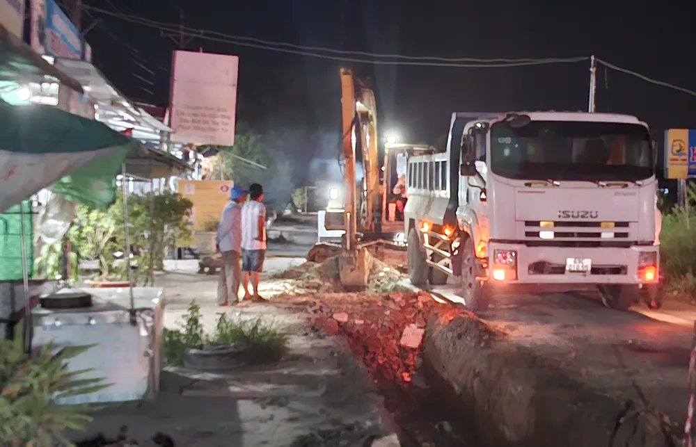 Thi cong ban dem.jpg