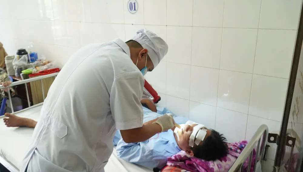 Nạn nhân đang được điều trị tại Bệnh viện đa khoa tỉnh Cà Mau