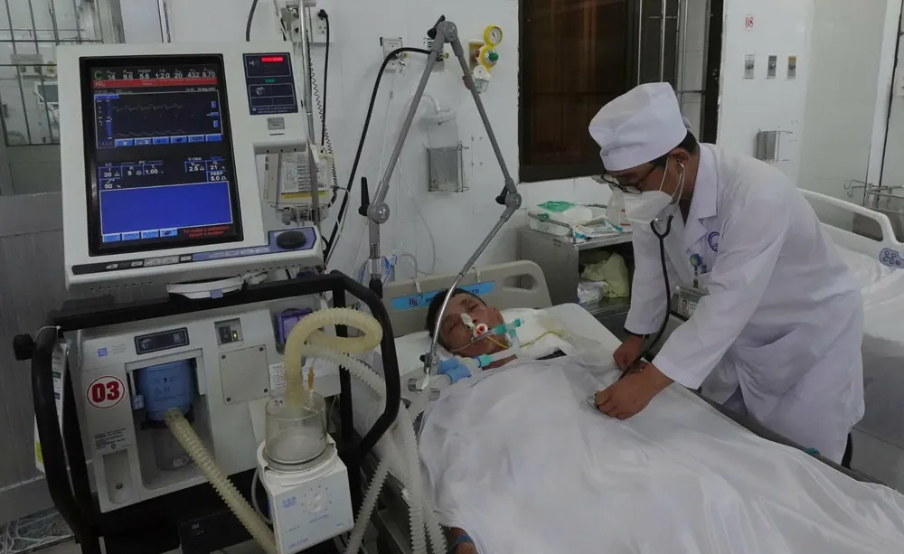Cà Mau: 1 người tử vong nghi bị ngộ độc rượu