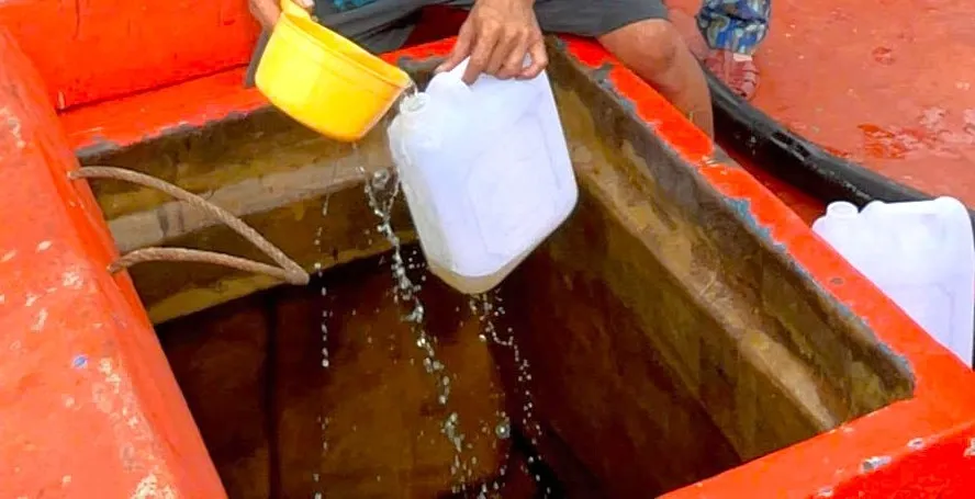 Bản sao 3 Hải đội Biên phòng 1 lấy mẫu dầu giám định theo quy định của pháp luật..jpg