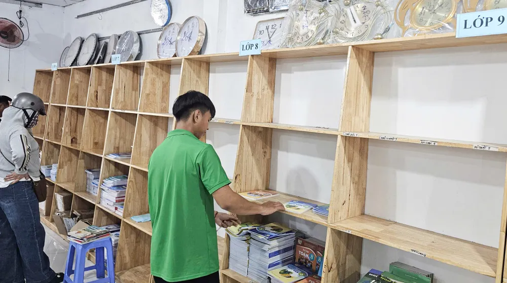 ĐBSCL: Thiếu sách giáo khoa, nhiều học sinh “chữa cháy” bằng sách photo