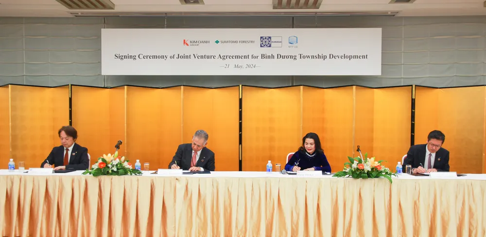 Bà Đặng Thị Kim Oanh - Chủ tịch HĐQT, Tổng Giám đốc Kim Oanh Group ký kết hợp tác với các đối tác tại Nhật.jpg