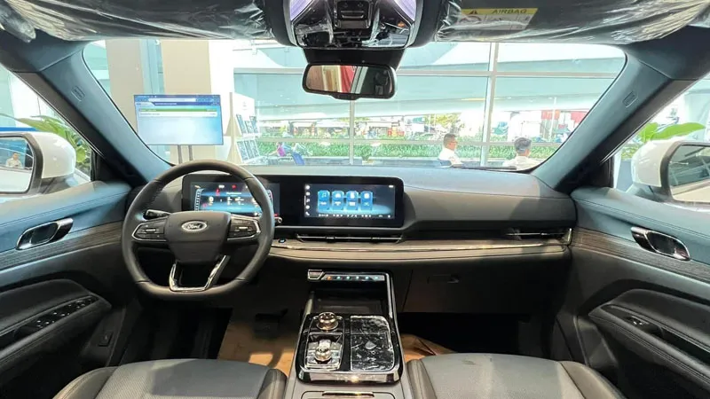 noi-that-ford-territory-titanium-mau-nau-moi-2023.jpg