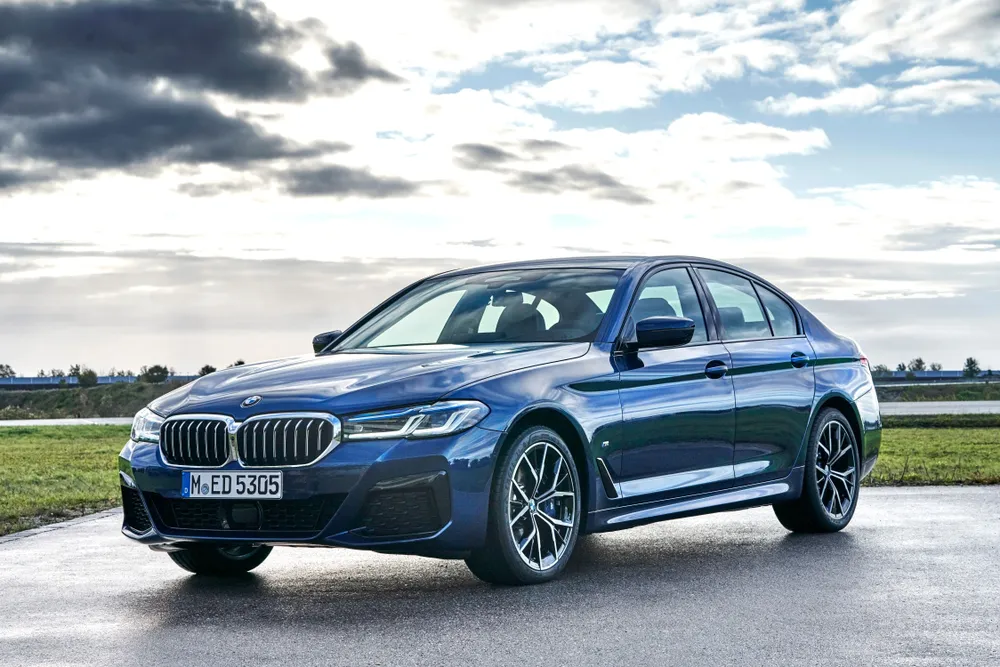 BMW 530i M Sport ưu đãi gần 300 triệu đồng.jpg