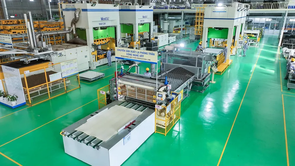 4. Dây chuyền sản xuất la phông trần công nghệ ướt tại Nhà máy Sản xuất Nội thất ô tô du lịch.jpg