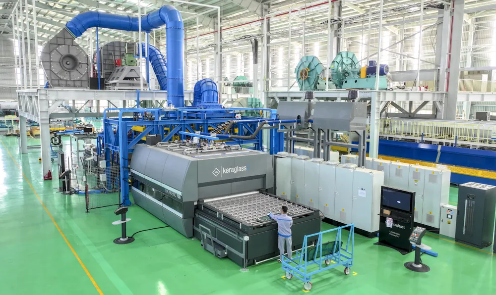 6. Lò cường lực kính lưng tại Nhà máy Sản xuất Kính ô tô cao cấp.jpg