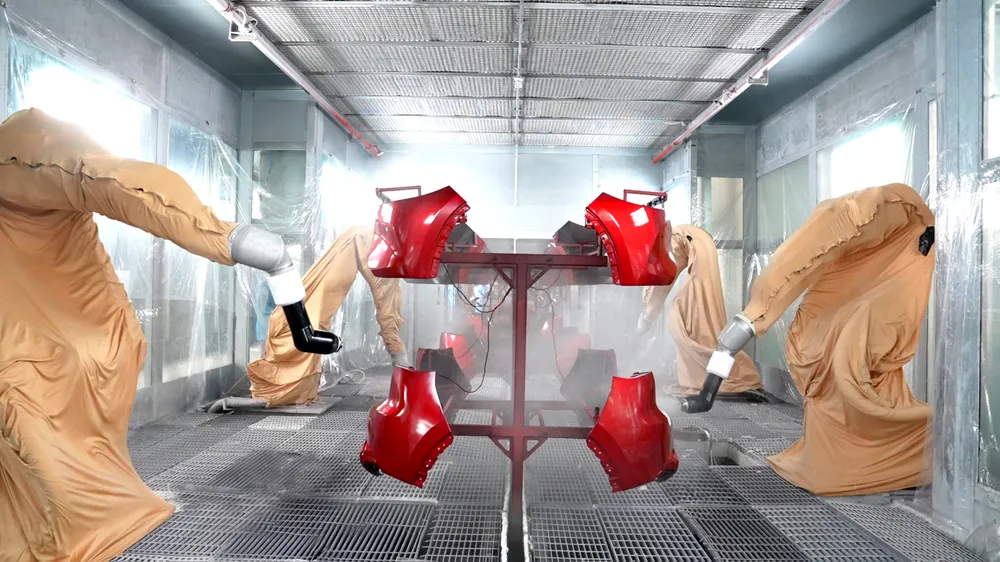 7. Robot sơn màu linh kiện nhựa tại Nhà máy Linh kiện Nhựa.jpg