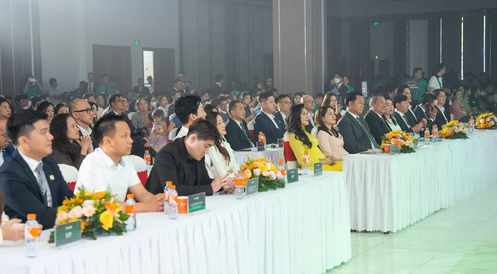 Ban lãnh đạo Kim Oanh Group, Kim Oanh Land và khách mời tham dự sự kiện Lễ giới thiệu K-Home New City – Đô thị nhà ở xã hội chuẩn Singapore đầu tiên tại Việt Nam.